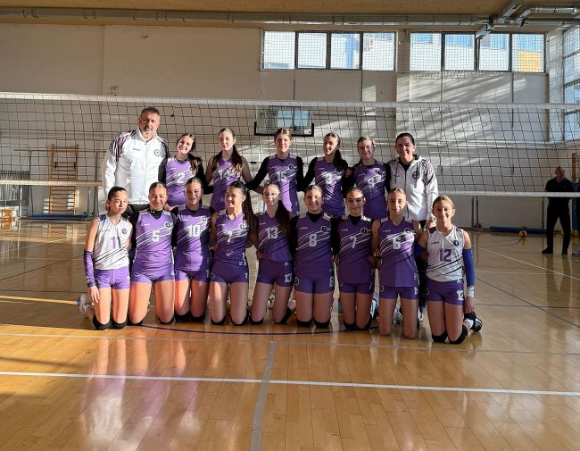 aaaPretpionirke Tehničara posle pobede nad Napretkom